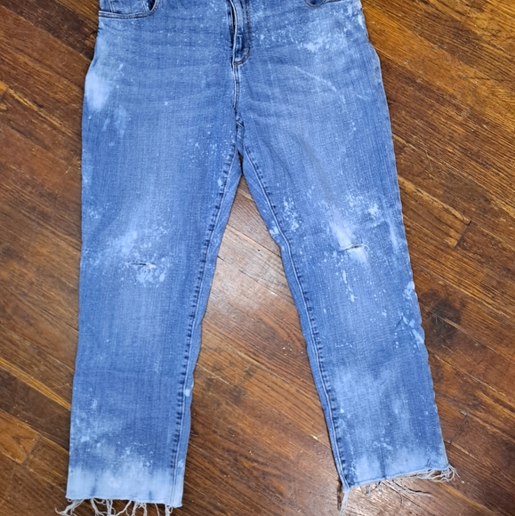 Ann Taylor Factory Mom jeans bleach distressed jeans - Picture 5 of 8